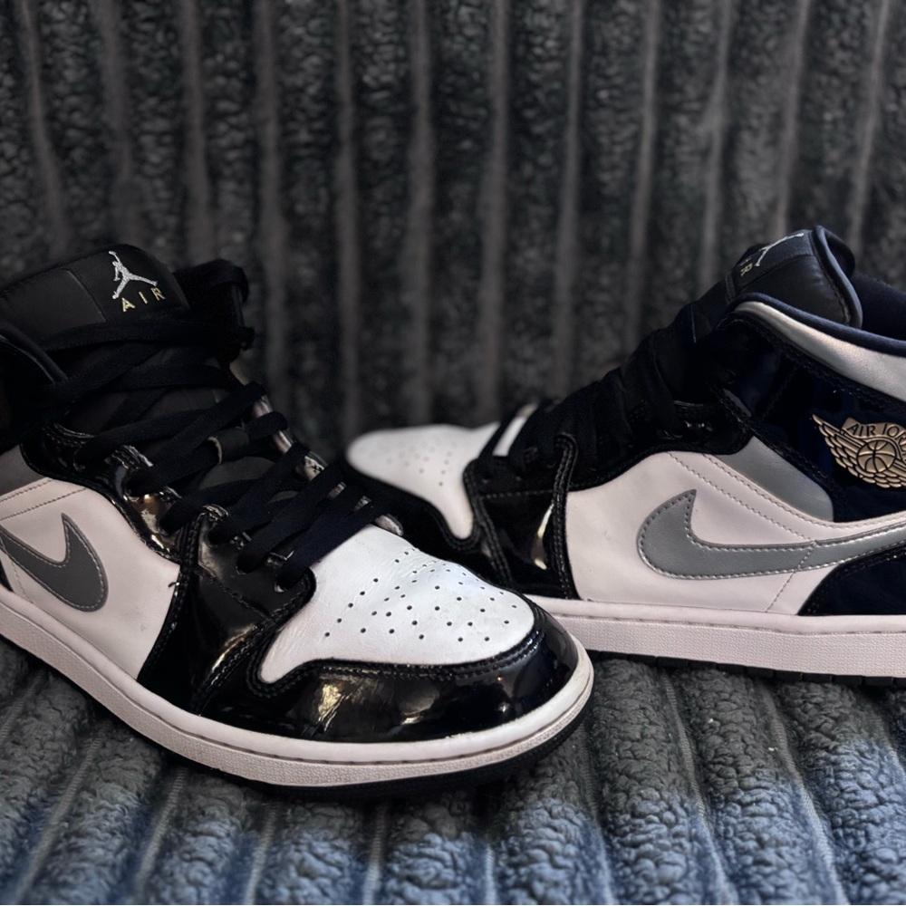 Retro Jordan Black and White High-Tops